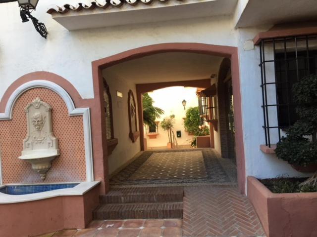 Large And Elegant In Puerto Banus With Pools And Paddle Apartment Marbella Bagian luar foto
