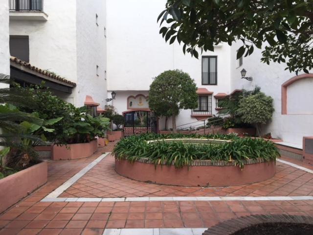 Large And Elegant In Puerto Banus With Pools And Paddle Apartment Marbella Bagian luar foto