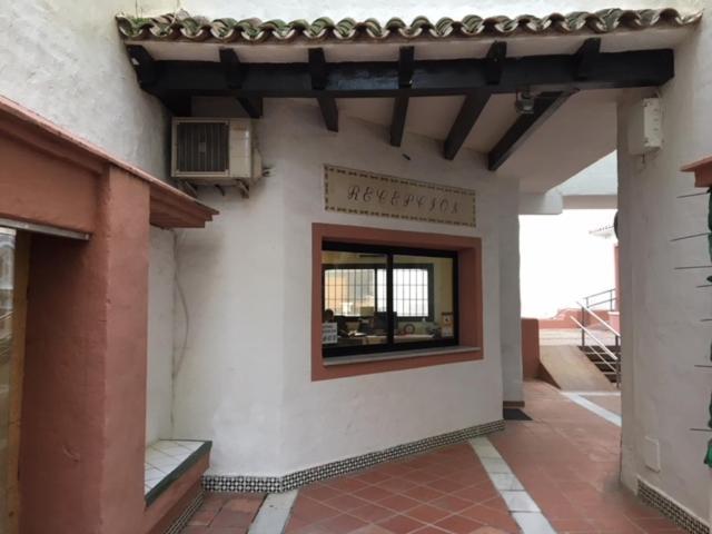 Large And Elegant In Puerto Banus With Pools And Paddle Apartment Marbella Bagian luar foto