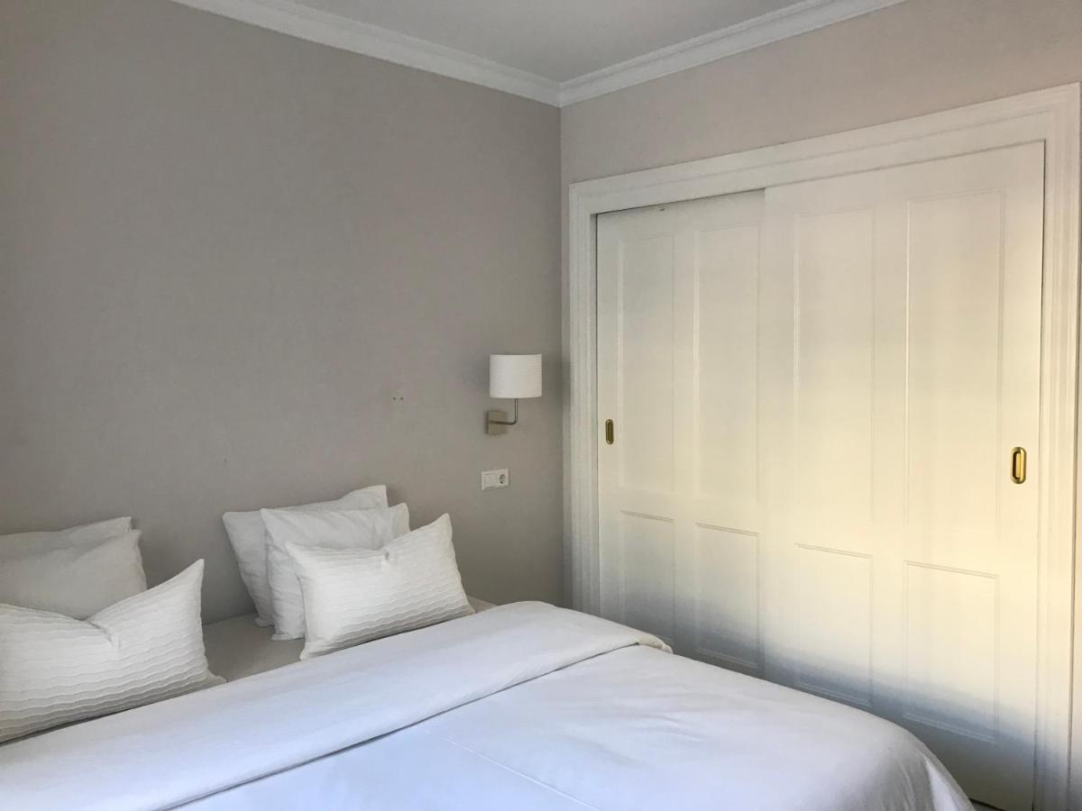 Large And Elegant In Puerto Banus With Pools And Paddle Apartment Marbella Bagian luar foto